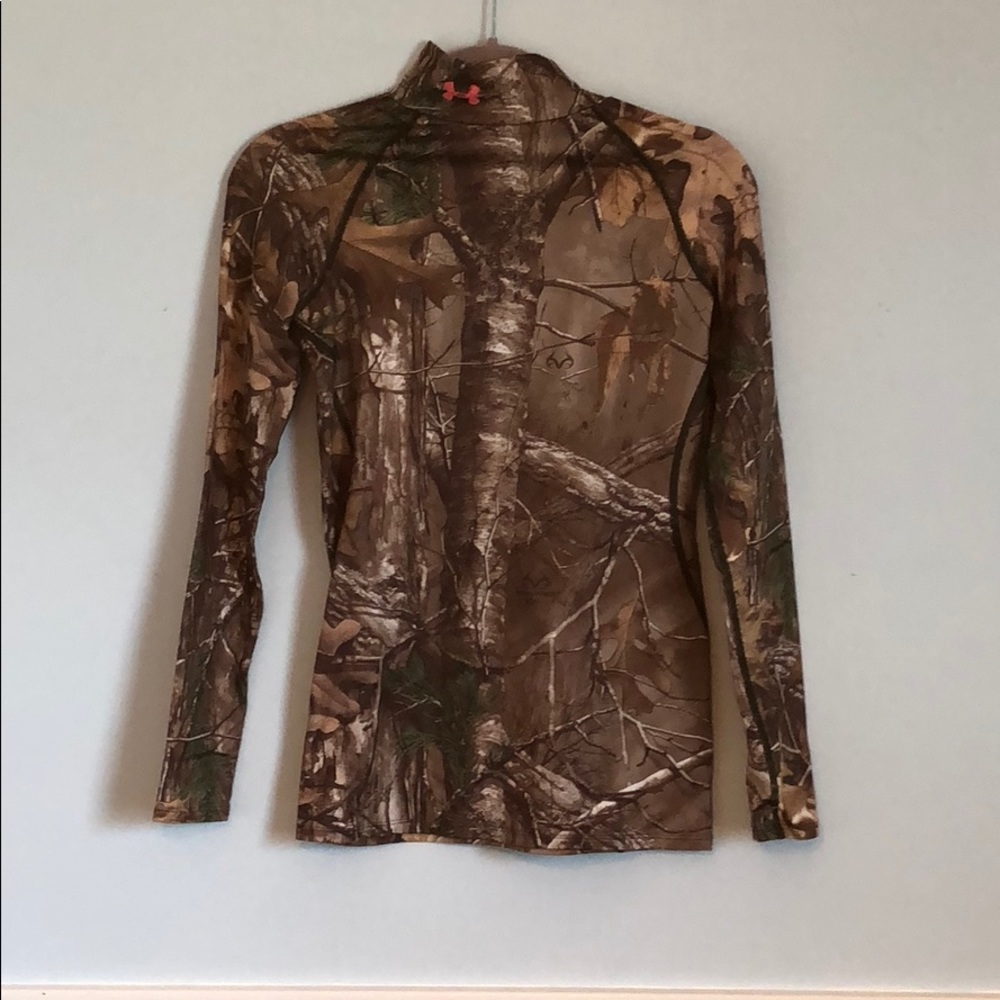 Women’s Under Armour Scent Control cold gear shirt